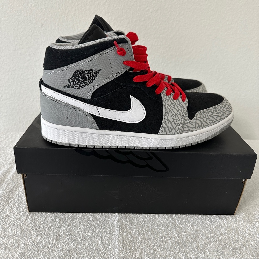 Air Jordan 1 mid SE
